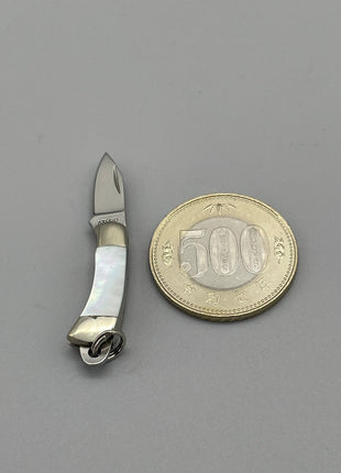 【小型ナイフ・小刀】ペンダントナイフ 15mm 白蝶貝